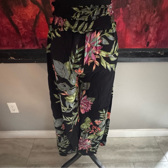 Floral Black Wide-Leg Pants - Picture 10 of 10